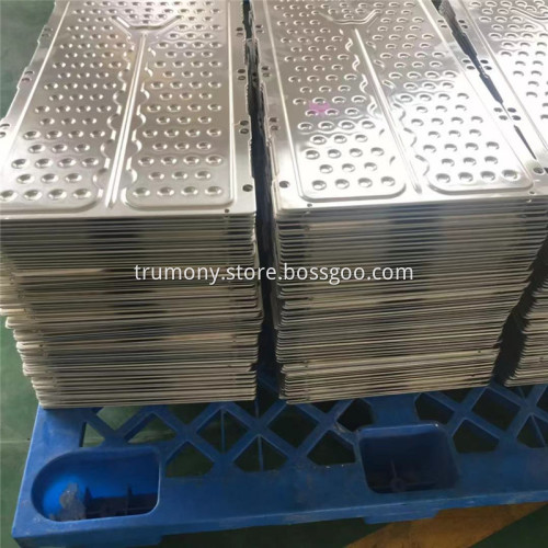 Insulated liquid flow cooler cooling